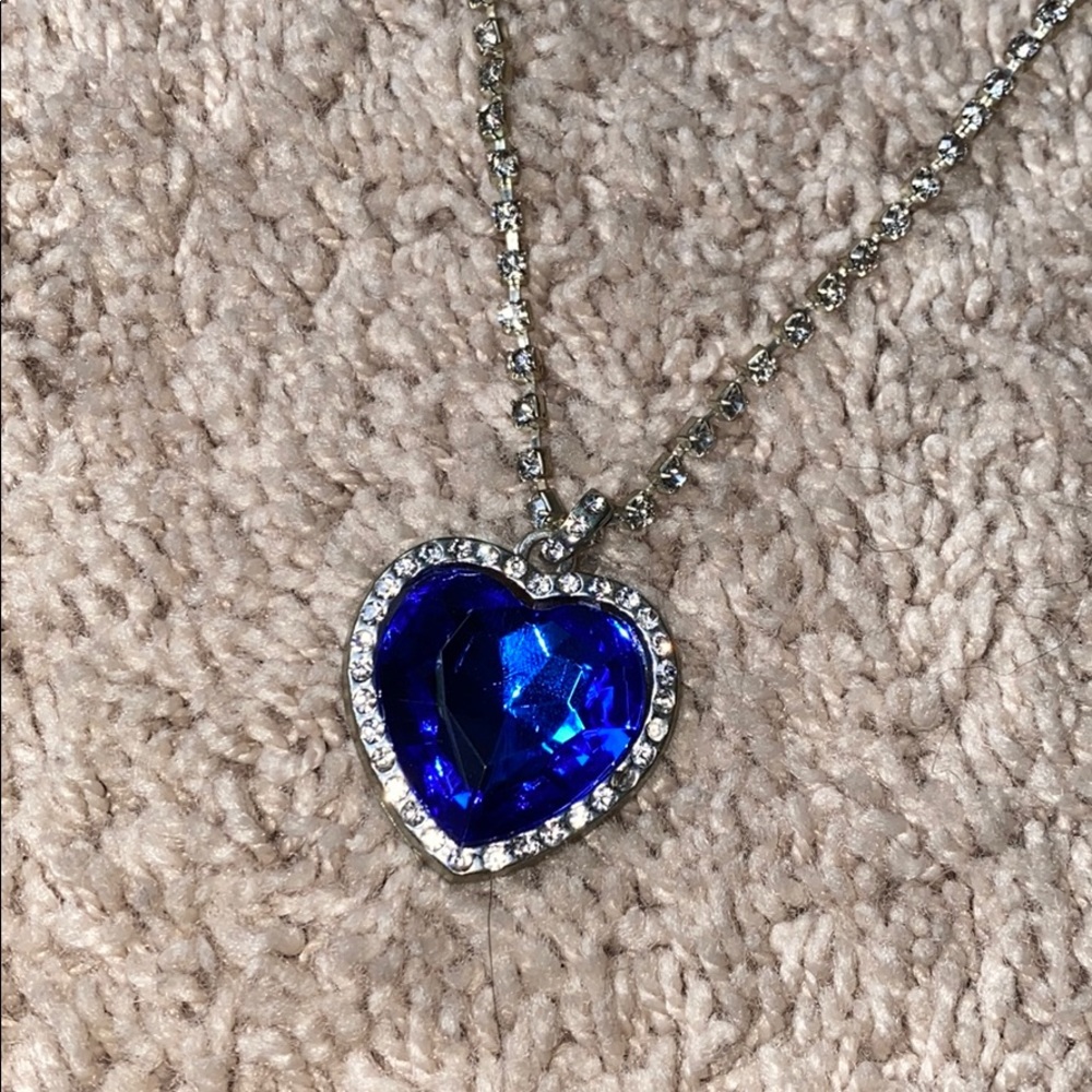 Titanic replica of heart of the ocean necklace